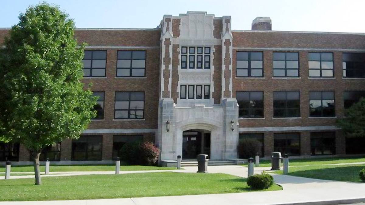 Image of a middle school building.
